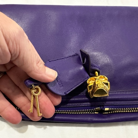 🦄Alexander McQueen Rare color Purple Skull Clutch in Mint Condition. - Picture 5 of 5